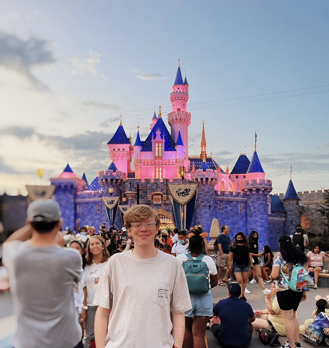 tannersknott's tweet photo. love to wear my @southernmarsh all the way out at disneyland in california! ✨
#smarshrep https://t.co/09Zsx8OJGD