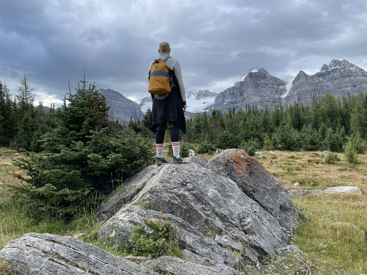 SaskGregger's tweet photo. After getting major mountain fomo from all ya’ll all summer we hiked #LarchValley & #SentinelPass for our 10th Anniversary at #MoraineLake #offthegrid #mountains #lakelouise #mountains https://t.co/gRxhwI3ZVG