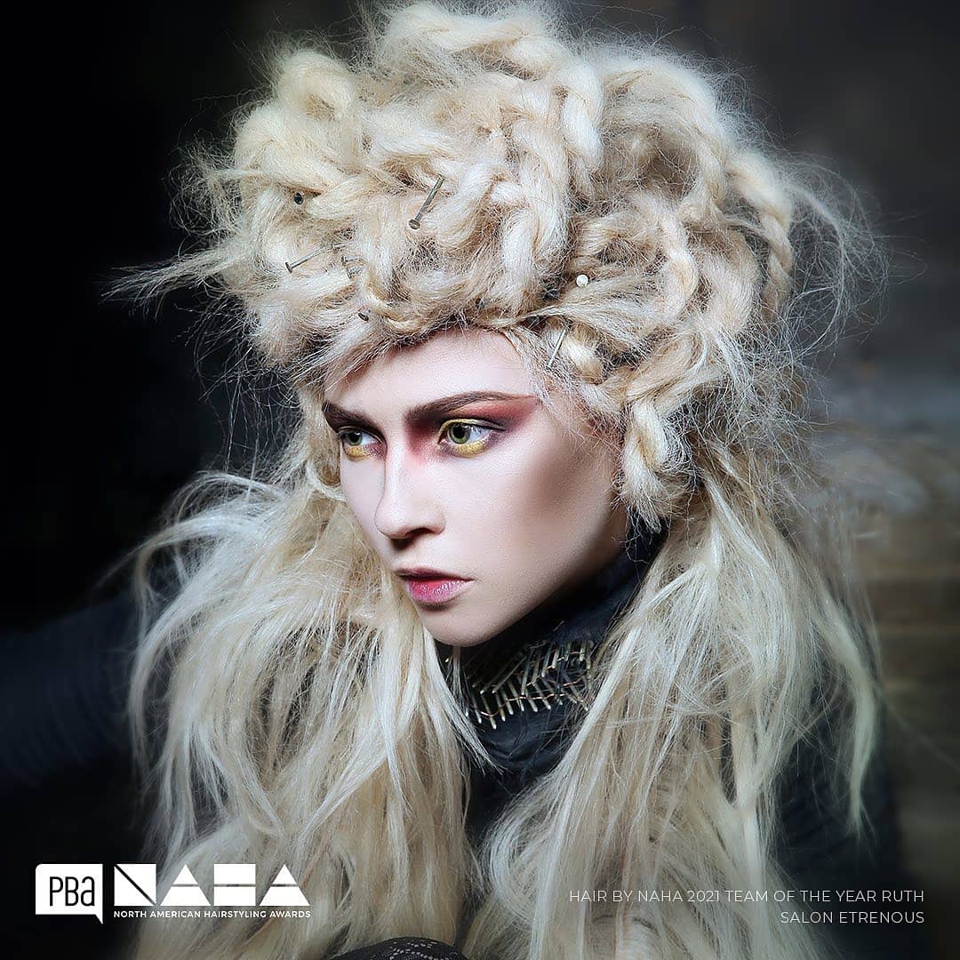 SalonEntrenous's tweet photo. #Repost @probeautyassoc
• • • • • •
The NAHA Team of Year category honors these teams that display world-class versatility, skill, prowess and consistency. Congratulations to this amazing team Salon Entrenous @SalonEntrenous https://t.co/MGsQeC2H97