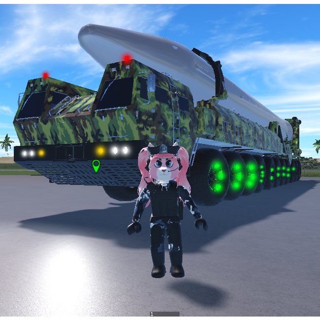 AmandaPolicia's tweet photo. Aqui transportando un mega misil nuclear XD aver si no se me cae XD https://t.co/s13Y6DUV8y