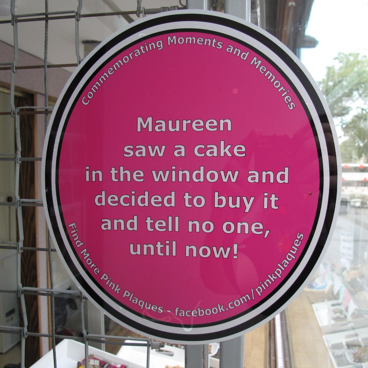 The secret's out!! 😂 🍰 Thanks to 'Pasties 4 You' facebook.com/Pasties-4-you-… for hosting this plaque - Pink Plaques sponsored by <a href="/mayflower400uk/">Mayflower 400 UK</a> partners <a href="/plymouthcc/">Plymouth City Council</a> <a href="/theboxplymouth/">The Box, Plymouth</a> <a href="/PlymCultureUK/">Plymouth Culture</a> with additional support from <a href="/PlymCityCentre/">Plymouth City Centre Company</a>