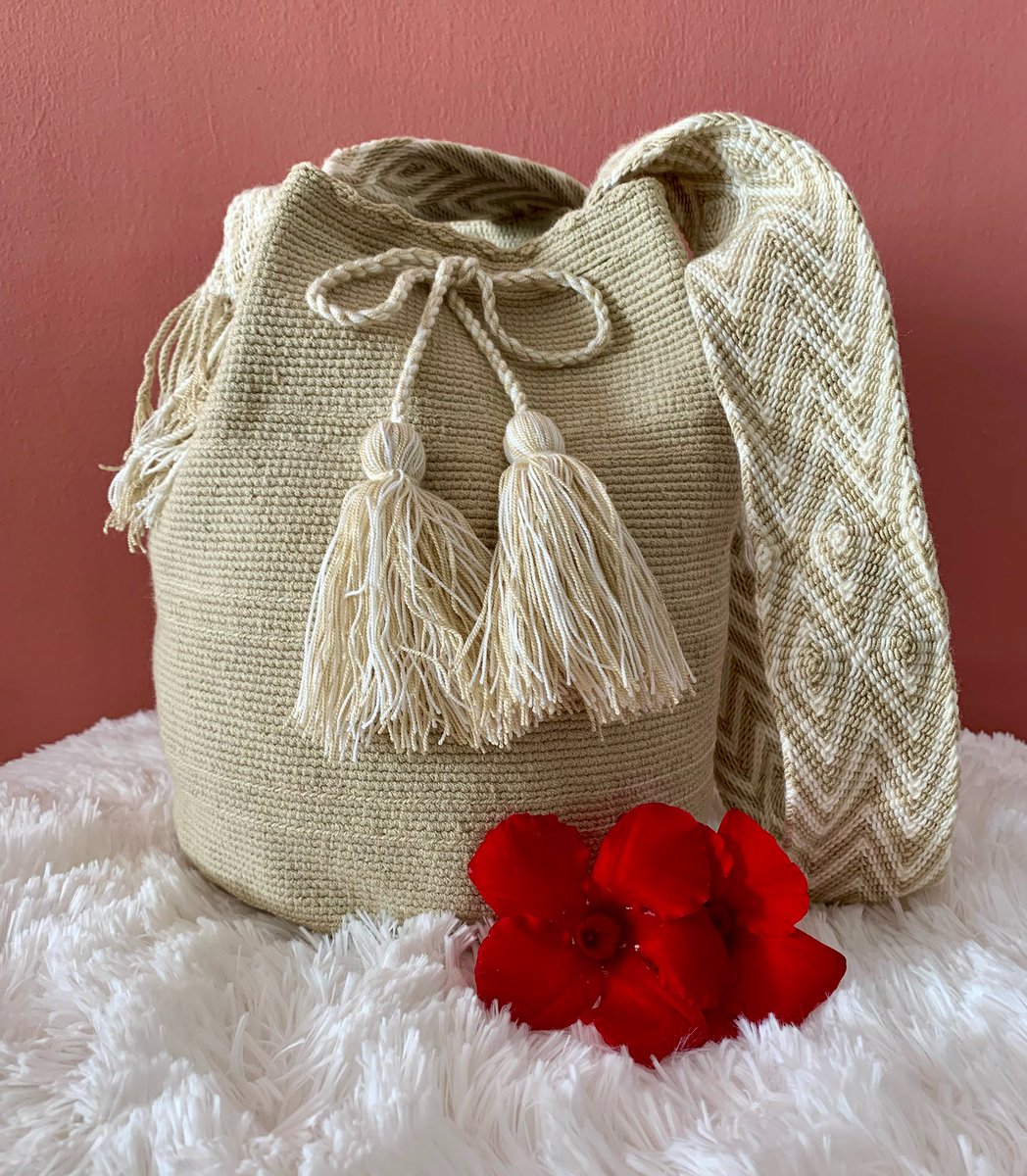 euch1510's tweet photo. Estoy vendiendo estas lindas mochilas Wayuu 🎒 Son 100% colombianas. Están en un súper precio. Por favor cómprenme o demen RT  🙏 @berthamariaD https://t.co/orsL7l0g1S