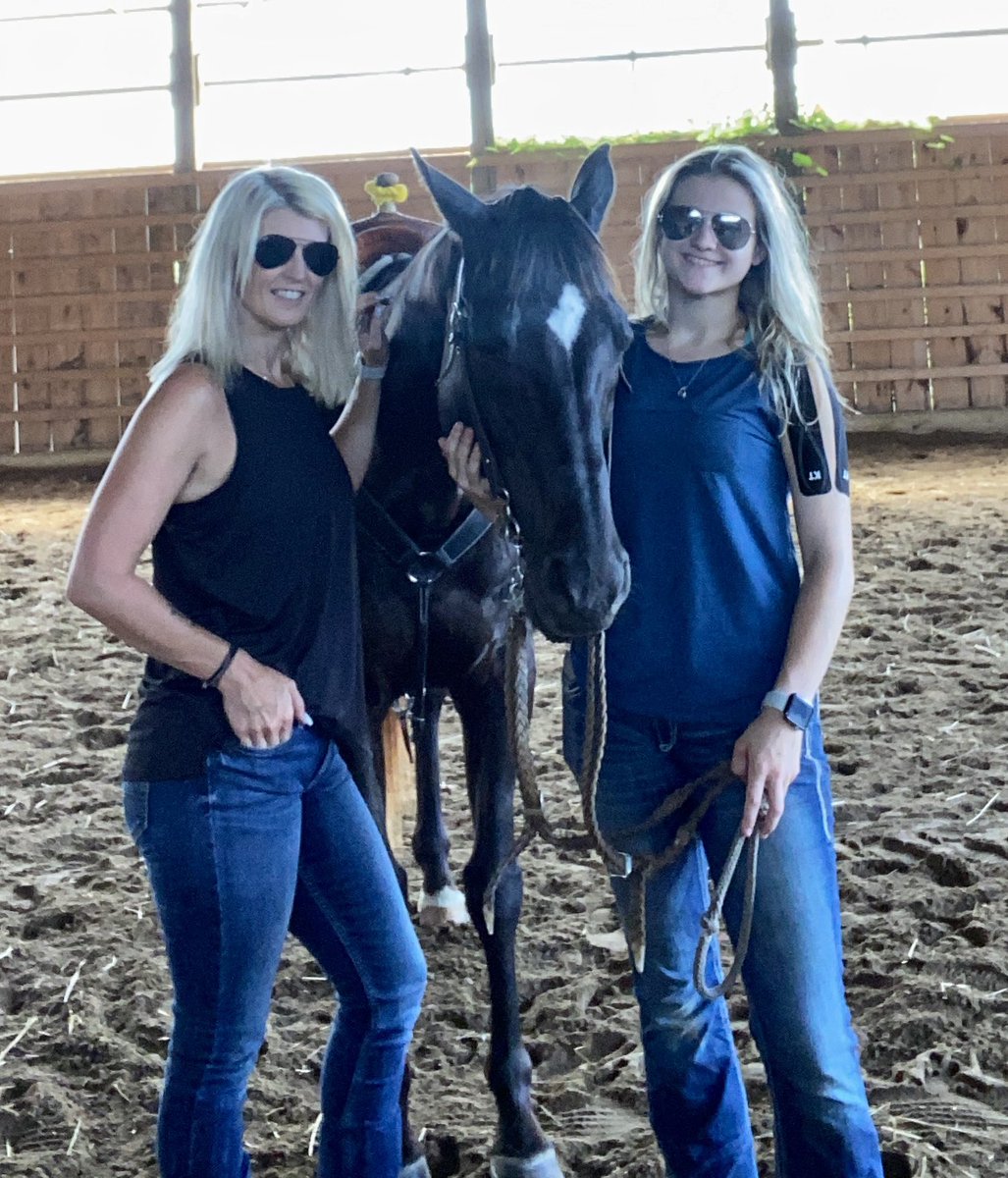 KrisHislop's tweet photo. Forgot how much I ❤️ being a rodeo mom. Watching my girl do her thing🐴 great day back at @RamRodeoSeries #cowgirlsandcowboys #polebending #rodeomom #GrimmReeper #rodeofamily #Ramrodeotour https://t.co/aWlrieEPAp