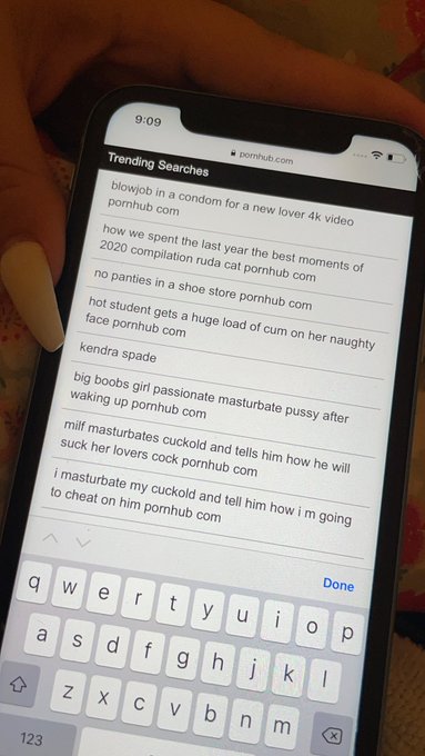 Everyone go on pornhub rn and tell me if your trending searches are 100 paragraphs long too https://t