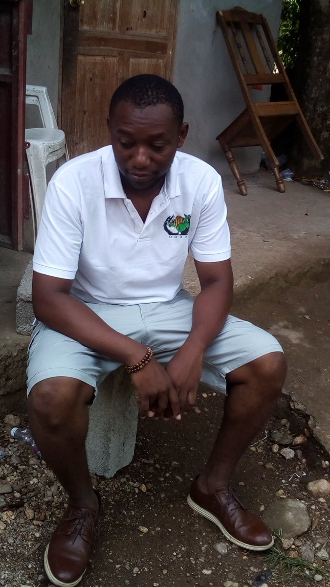 Nos brigadiers volontaires <a href="/OrrahHaiti/">ORRAH</a> ont continu avec la #distribution de #kits_urgence et #eau consommable très tard dans la soirée du 28 août, dans les localités reculées de #Chantal.