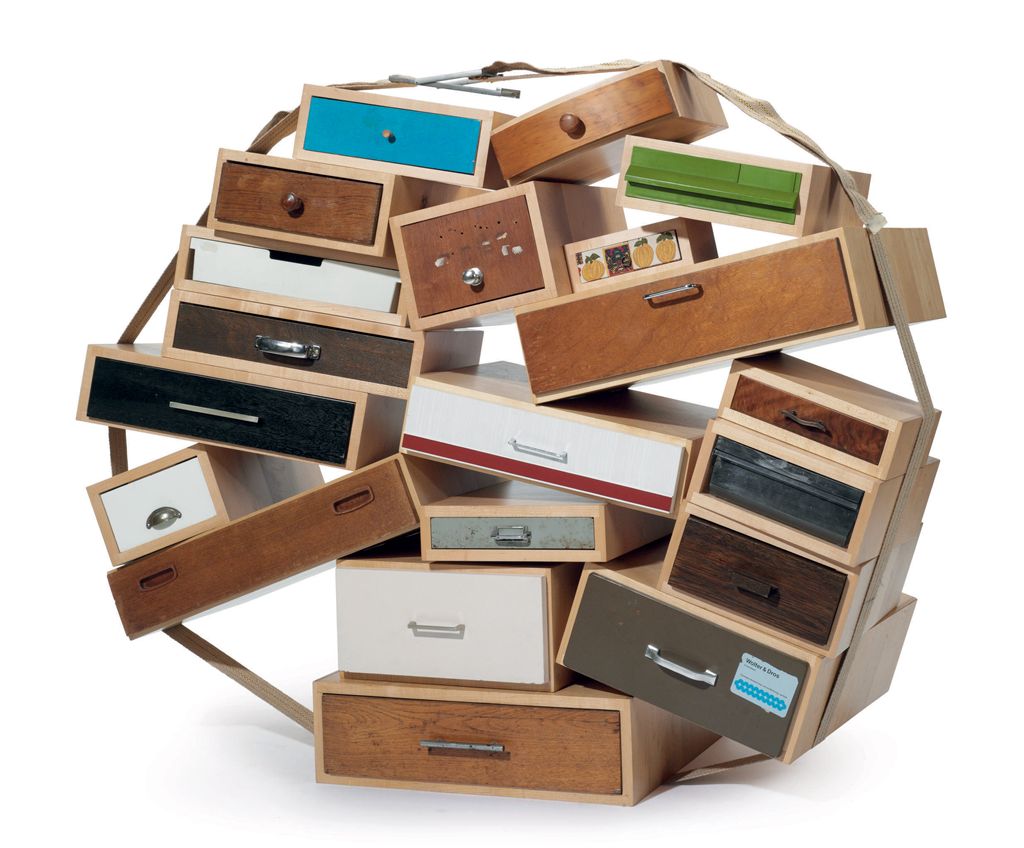 фанерный почтовый ящик ссср. сокровища из мусорного ведра. ящичек найдет. елочные игрушки в деревянном ящике. шкатулка и помойка.