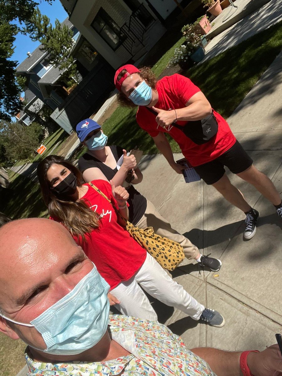 C_Yegani's tweet photo. That wraps up Sunday and another great weekend on the doors! Thank you to our amazing volunteers! 🙏🏻❤️ @R_Boissonnault #RandyB4MP #yeg @liberal_party https://t.co/W4qIlY0Fr4