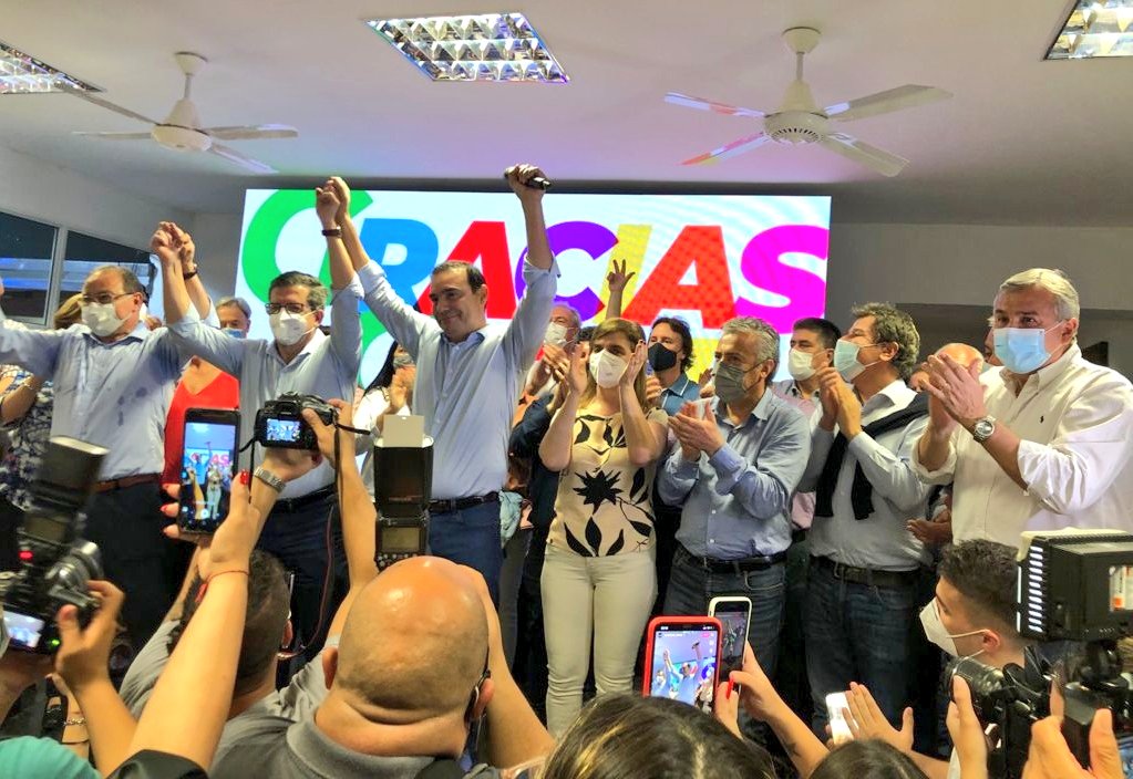 UCRNacional's tweet photo. ¡Vamos Corrientes! 👏🏼

Los correntinos le dieron un apoyo abrumador en las urnas a la gran gestión de @gustavovaldesok.

Este resultado nos llena de esperanza para las elecciones que tenemos por delante y para nuestra misión de construir una Argentina mejor. https://t.co/kbXbbF7avj