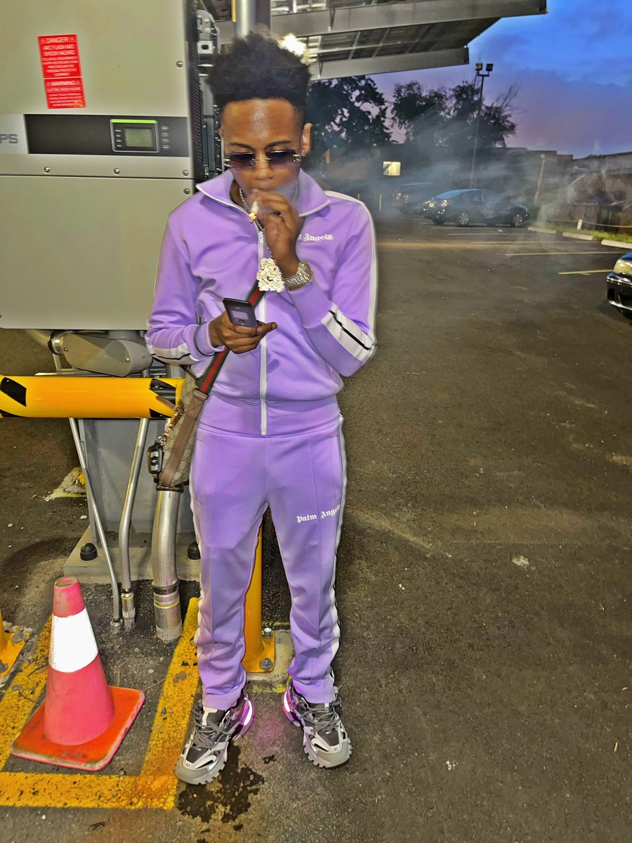moneybagkz's tweet photo. Uu kno where i been . #LLNeff https://t.co/5f2vutk4Sl