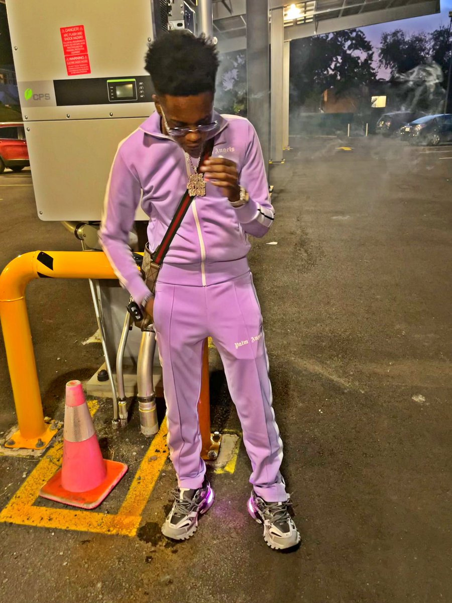moneybagkz's tweet photo. Uu kno where i been . #LLNeff https://t.co/5f2vutk4Sl