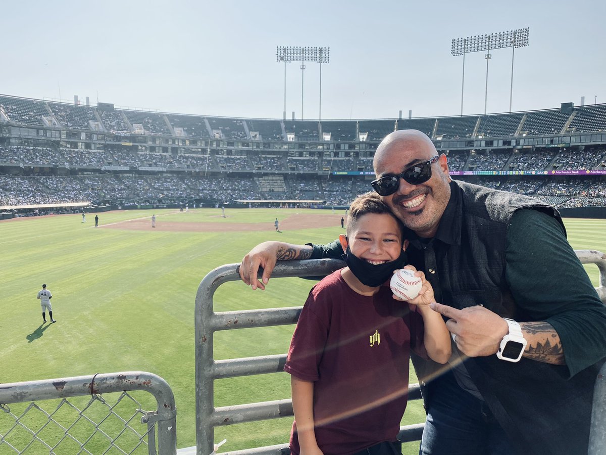 giLRillaArt's tweet photo. #atthecoliseum
@Yankees  vs. @Athletics 

Thank you @TheJudge44 ! Made my sons “YEARS” …yes YEARS. 🙏🏽❤️✊🏽 https://t.co/eC4QMJrH8s