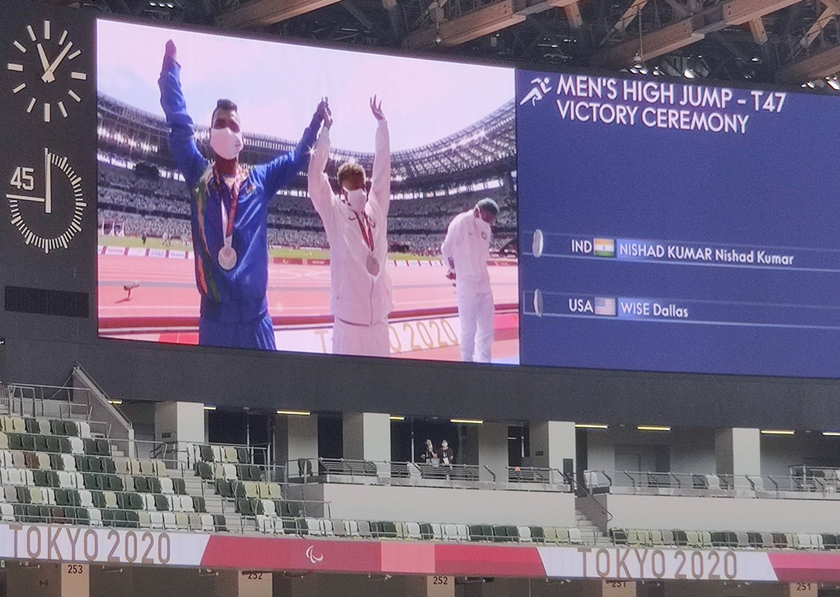 ParalympicIndia's tweet photo. VICTORY CEREMONY 🥈 @nishad_hj T47 High Jump @ParaAthletics!! 🇮🇳🎉 #Praise4Para

@narendramodi @Media_SAI @Paralympics @ianuragthakur 
#UnitedByEmotion #StrongerTogether #Toktyo2020 #Paralympics https://t.co/6bVnB1MebF
