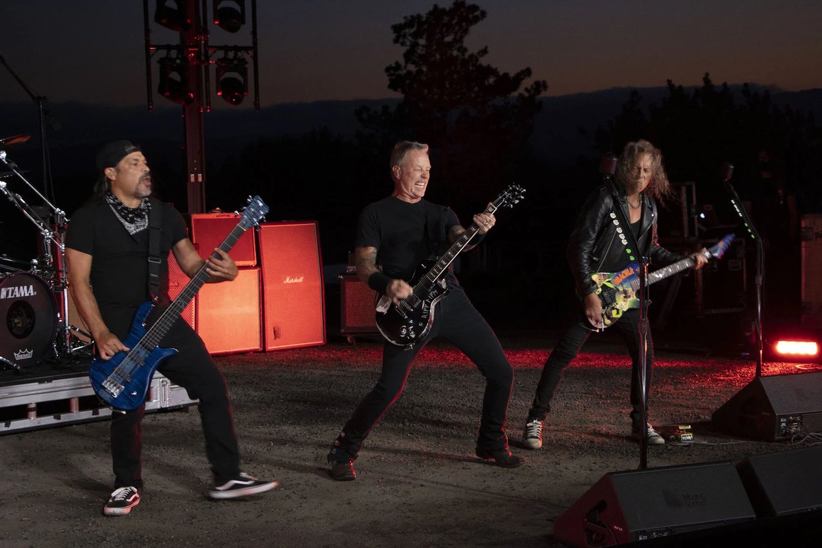 MetSince1981's tweet photo. 📸 @Metallica, presentación en Gundlach Bundschu en Sonoma CA. USA. 10 Agosto 2020.
Imágenes de la Grabación de #Pandemica para #EncoreDriveInNights en Autocines de USA. y Canadá que comenzaron sus funciones un día como hoy 29 de Agosto.
#Metallica #METALLICAMetalUpYourAss 🗡🚽 https://t.co/GciOKm3js5