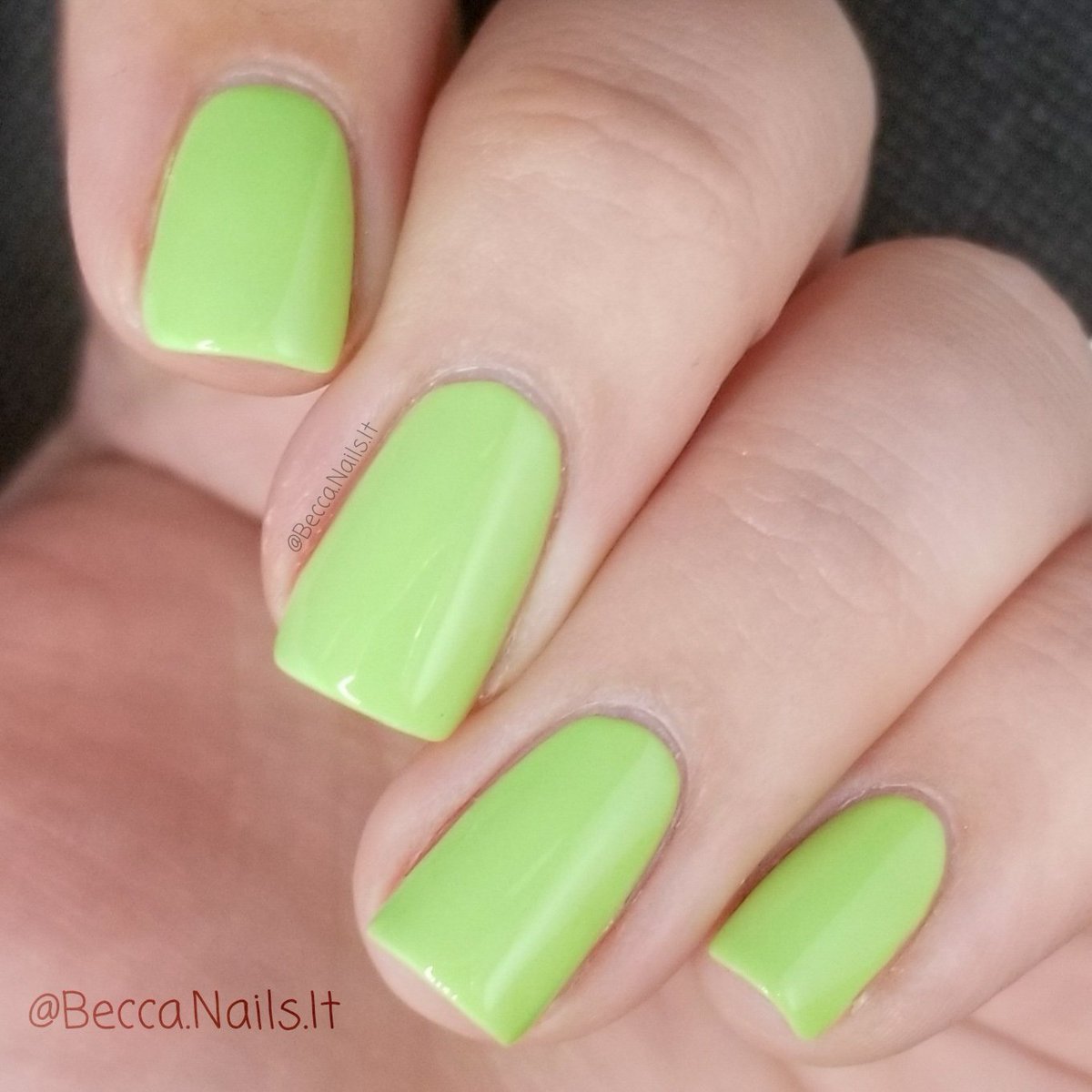 BeccaNailsIt's tweet photo. My #HoloTacoBonusTrack using 50/50 Banana Hacks and Sea Foam Home. I give to you "Sea Lime Pie". Super in love with this color and will definitely be mixing up more when I run out!! https://t.co/ty3RSidn3M