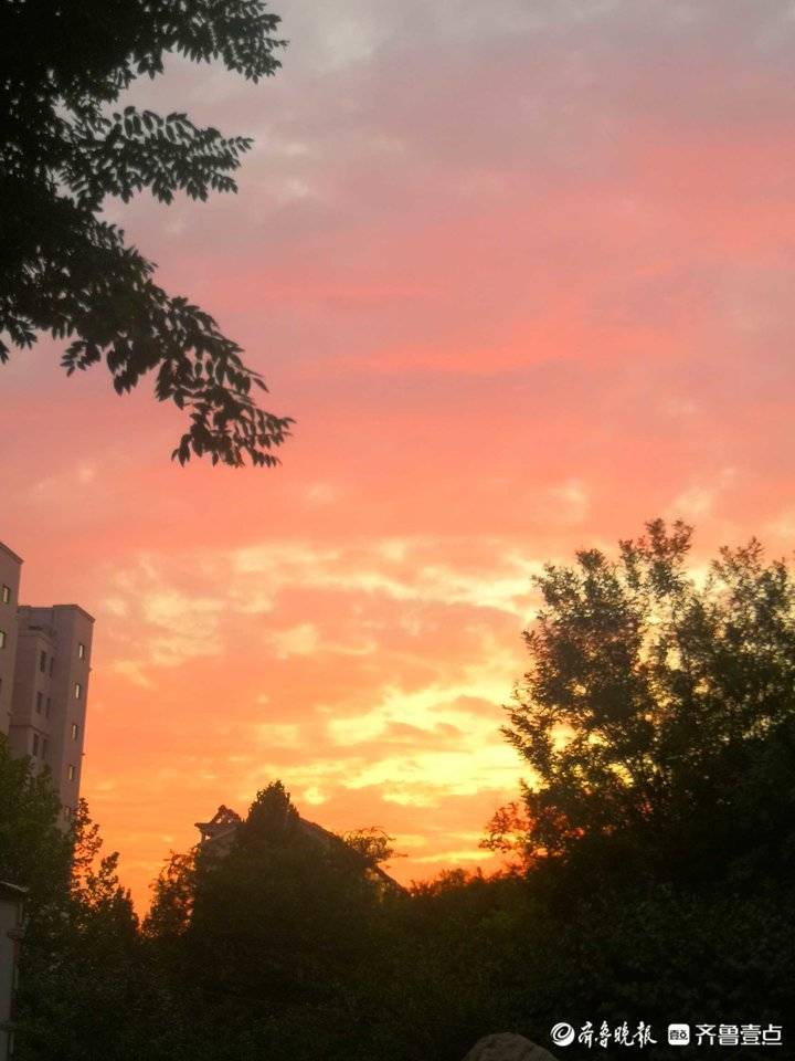 TouchShandong's tweet photo. A gorgeous #sunset staged in #Jinan, E #China’s #Shandong province recently. Large #clouds turn to be #colorful against the #settingsun, bringing the ultimate #visualenjoyment to citizens. #charmingshandong #ThisIsShandong https://t.co/U8gO89lixR