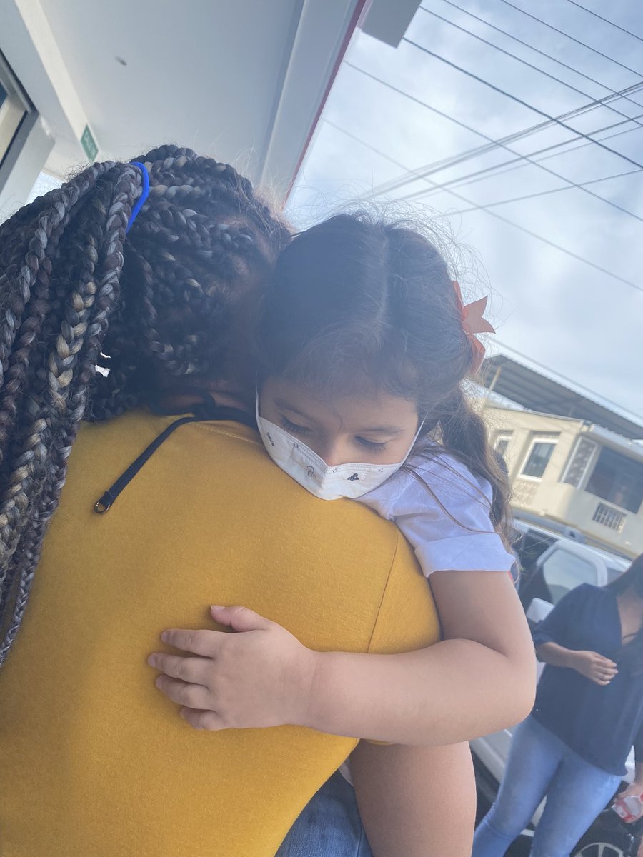 RositaSaldaS's tweet photo. Y Almita se encariñó tanto con nuestras campeonas que no las quería dejar ir! Gracias por este fin de semana, por permitirnos rendirles homenaje y por esas semillas de lucha y trabajo fuerte que van sembrando en los jóvenes y niños con mi princesa. https://t.co/fsQhMmznCk