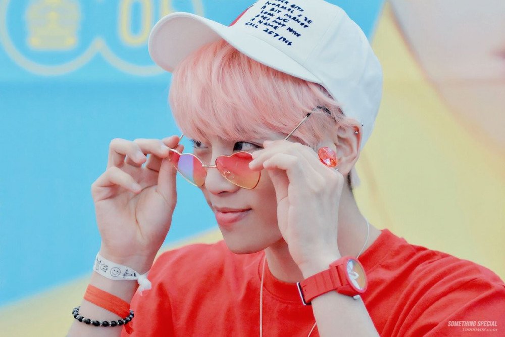 Both babies in heart-shaped sunglasses 🥺❤ #Jonghyun #SHINee