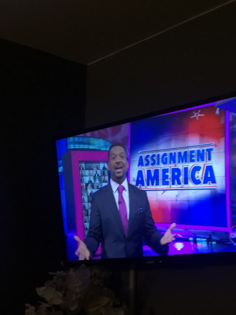 Temporarily living with a family member that still watches live tv is a great way to discover that, much to your dismay, Tom Bergeron has long abandoned his throne as the host of America’s Funniest Home Video and been replaced by Alfonso Ribeiro https://t.co/WFQb0gDa5i