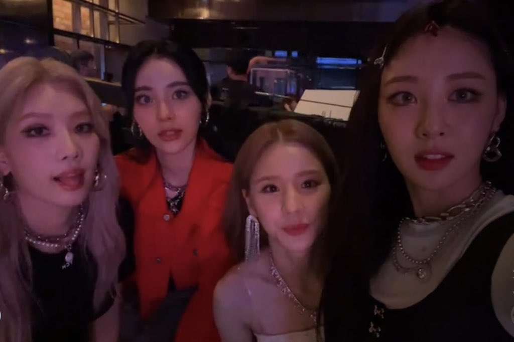 fromjinsol's tweet photo. loona’s fboy line in one frame 😵 https://t.co/eGcujn4AWJ
