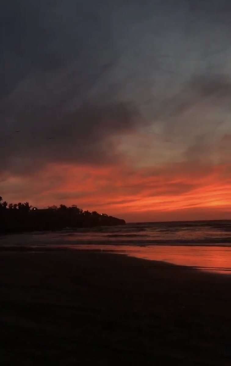 nataliarly's tweet photo. Solo quiero dejarles estas fotos porque amo los atardeceres ❤️‍🔥 https://t.co/iiVGuQKesd