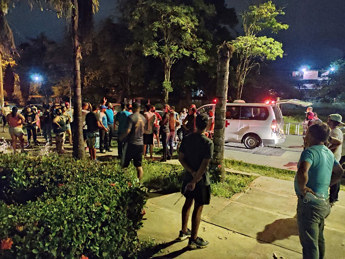 luisgonzaloprz's tweet photo. 11:05 PM y continuamos recorriendo el sector de #NuevaCasarapa #Guarenas en busca del niño extraviado, Josein Galván, en su Urb. El Alambique. Se perdió al rededor de las 3 PM y tiene camisa azul con bolsillo color mostaza.

El pequeño es autista y nos unimos en su búsqueda. https://t.co/vXpX4tRUZ4