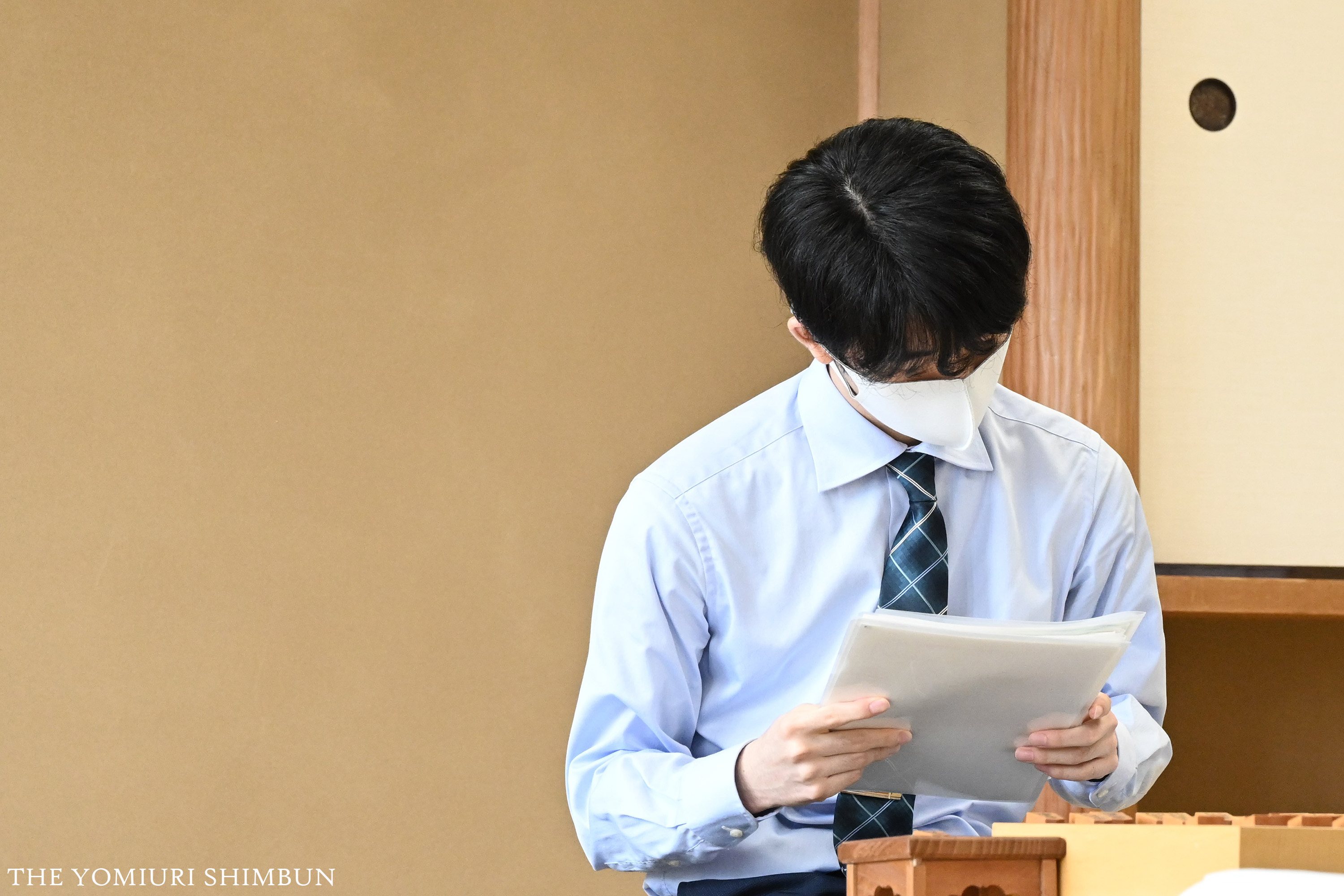 読売新聞写真部 On Twitter 第34期竜王戦挑戦者決定三番勝負第2局 藤井聡太二冠 永瀬拓矢王座 昼食休憩に入っています 昼食はともに 鳩やぐら で 藤井二冠は 和風山椒ポークカレー 永瀬王座は 肉豆腐 キムチ きのこ 若杉 Https T Co Bgtowaiks3