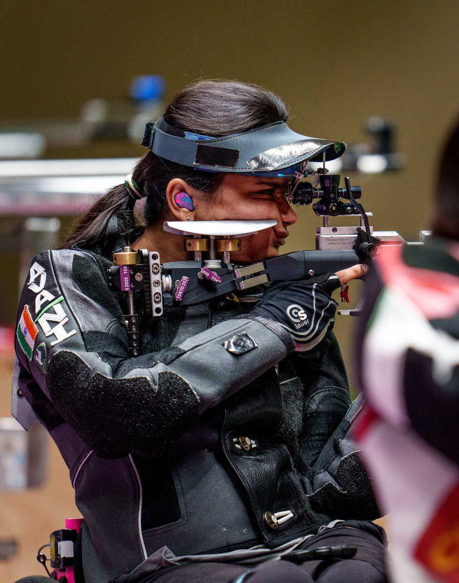 Avani Lekhara has got the 1st gold medal for India at the #TokyoParalympics! She tops the finals in 10m Air Rifle SH1 with a score of 249.6. #Shooting  | #Paralympics #TeamIndia