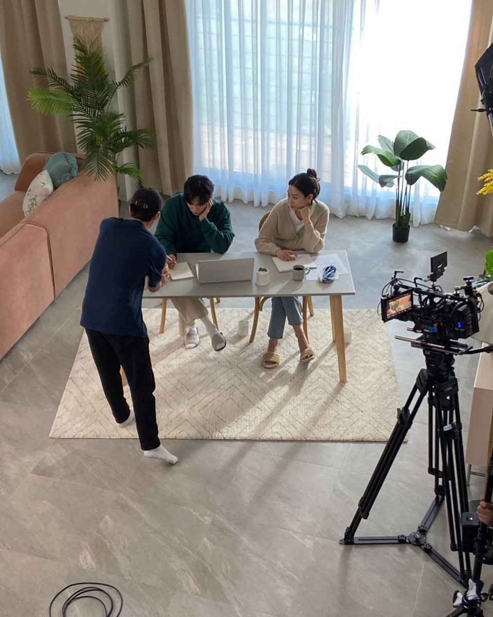 seokj1021's tweet photo. #LoveRefresh behind the scene. https://t.co/qe2qpZClHO