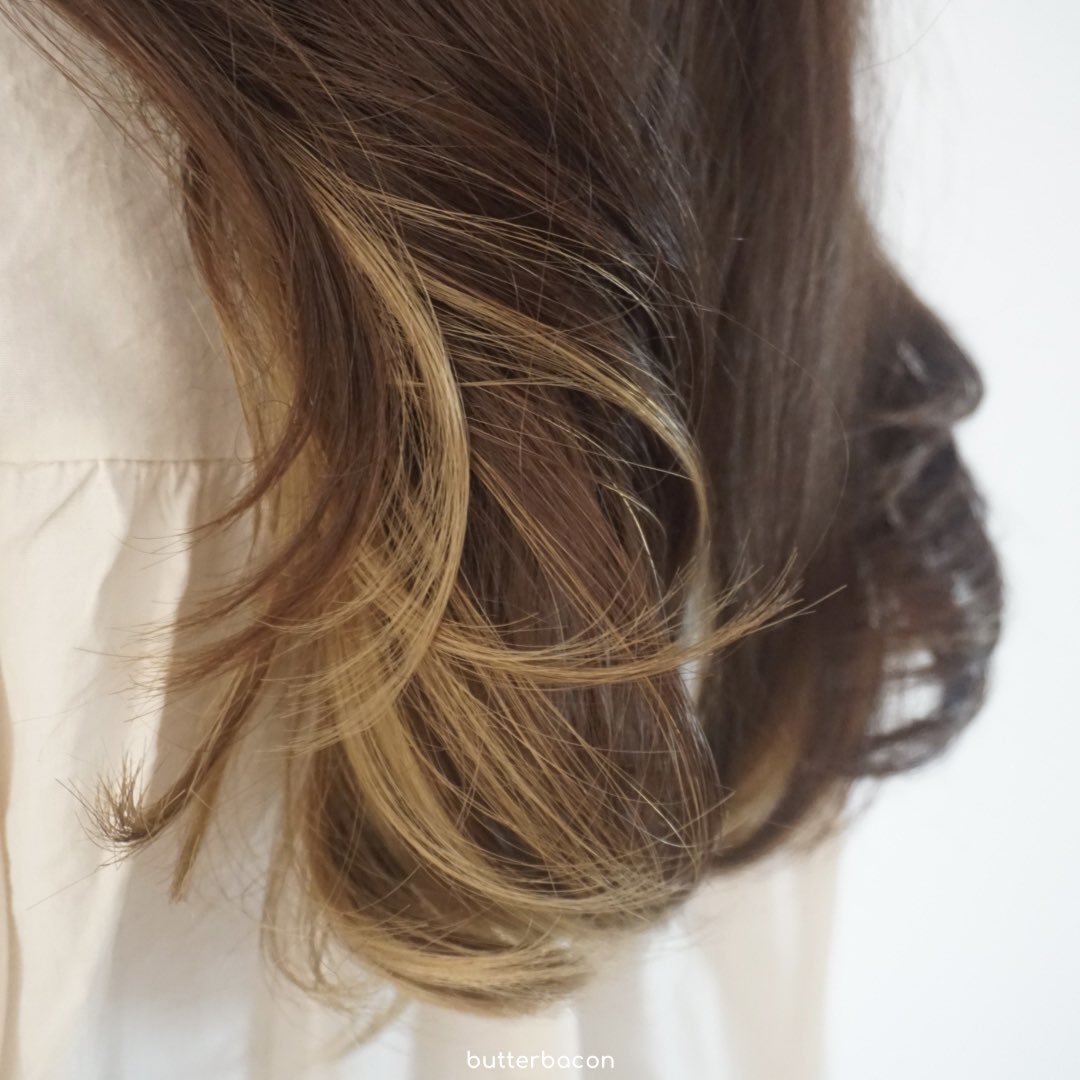 ขอแนะนำไอเท็มตัวหอม สายหวานห้ามพลาด!  3ตัวนี้คู่กันไปเลย หอมไกล หอมจนต้องนั่งดมตัวเอง สบู่ On the body และแชมพู Elastine จาก #TheFaceShopThailand กลิ่นน่ารักสดใสมาก อยู่บ้านเฉยๆไม่ค่อยได้สระผมก็จริง แต่สระครั้งนึงกลิ่นติดทนนานมากก #ใช้ดีบอกต่อ 🤍✨