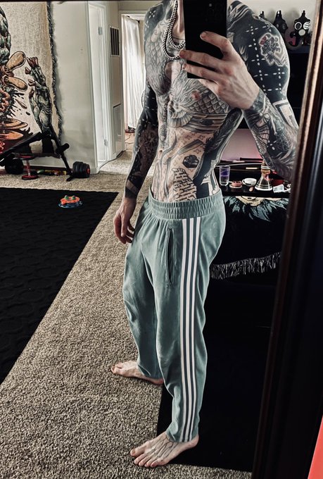 it&rsquo;s tummy time https://t.co/F48kM2JN4L