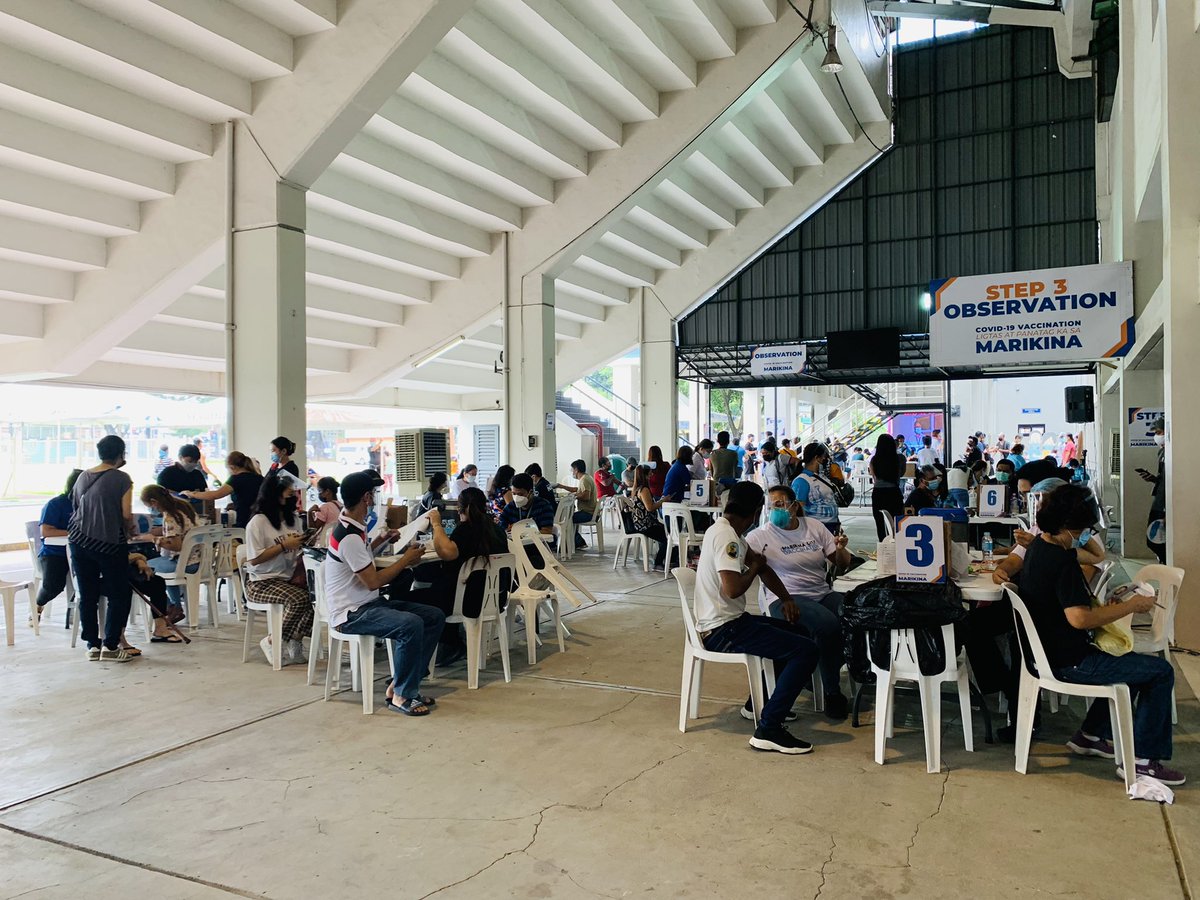 LOOK: Marikina City starts vaccinations for non-residents after reaching #COVID19 vaccination target. Some 2,000 individuals from the Province of Rizal are set to receive their first dose of the COVID-19 vaccine on Monday. @ABSCBNNews