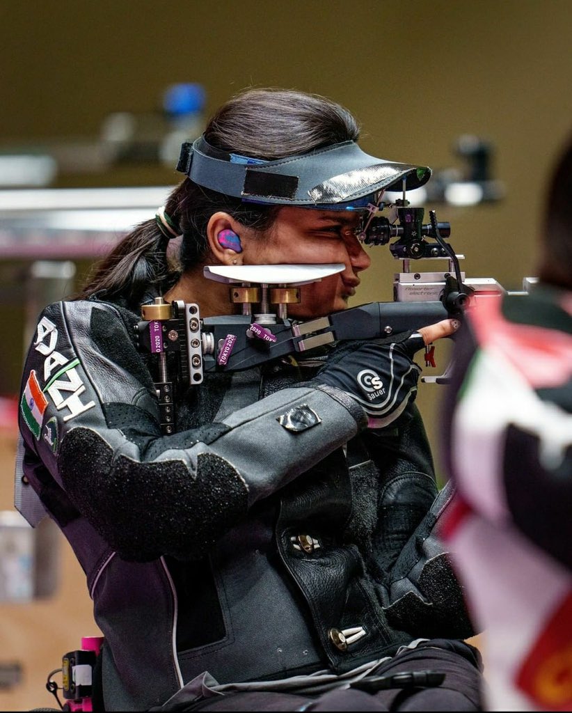 anjanaomkashyap's tweet photo. I am gloating so much, can you imagine the joy of her parents! Just incredible #AvaniLekhara

#IND  's first woman to win #Paralympics   #gold   at just 19 years, equalling a WORLD RECORD. What a debut!

#Tokyo2020   #ShootingParaSport https://t.co/1q2zzjiZ2G