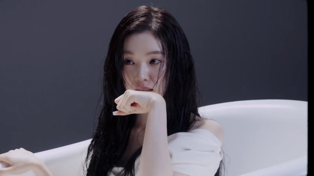 hourlyseulrene's tweet photo. IRENE for ‘Queens Archive’ Special Behind 🐰 https://t.co/PlYAhht8oH