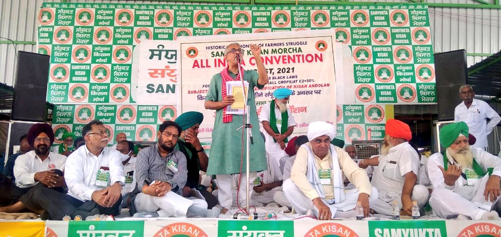 aikscc's tweet photo. भारत के विभिन्न क्षेत्रों से किसान साथी किसान आंदोलन से जुड़ रहे हैं सरकार चाहे कितनी भी रोकने की कोशिश कर ले लेकिन किसान नहीं रुकेंगे।

सरकार ने सिर्फ लोगों झूठे वादे ही किए हैं इसके अलावा सरकार ने कुछ नहीं किया किसान अभी भी संघर्ष कर रहा है।

#किसान_की_कातिल_खट्टर_पुलिस https://t.co/oewwLemZyp