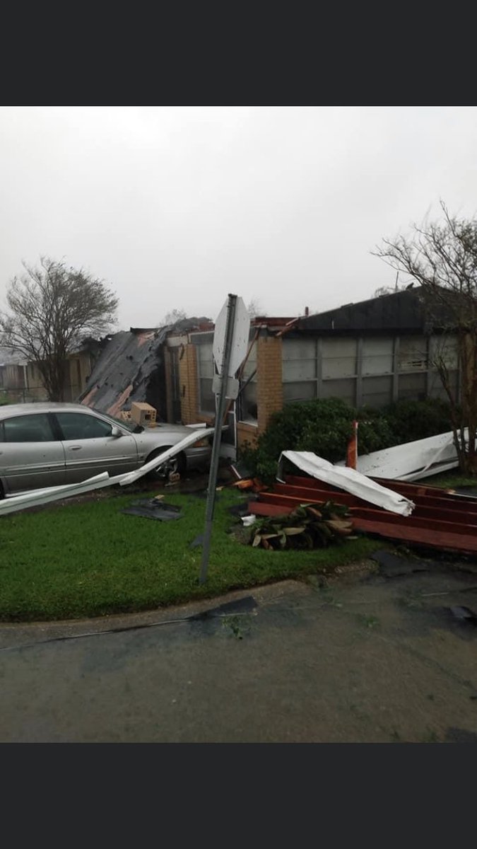 WolfRaiderAlpha's tweet photo. This is all in Houma still no word about our home or my older brother as communication is out 😭 #HurricaneIda #prayforlouisiana #twitchtv #twitchstreaming #houma #houmalouisiana https://t.co/c6OpNIy4cB