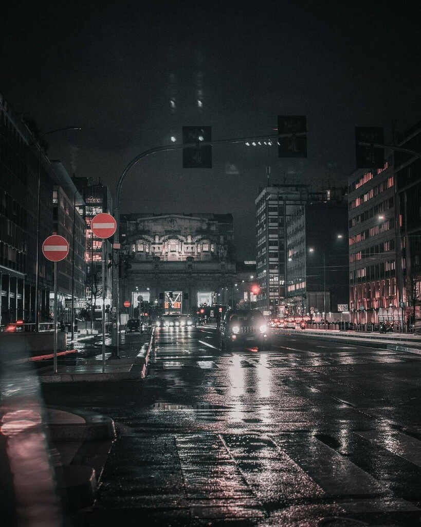 @andyvitali 

#killaframez #deceptive_cities
#urbanromantix_5000
#streetshared5k #shotz__fired 
#darkmobs #fatalframes10k #illgrammers #visualambassador #suspectmag #streets_vision #gramvisions #MG5k #street_life_mood #_streetstock #milanocity #milanocit… instagr.am/p/CTL6D0MqDKZ/