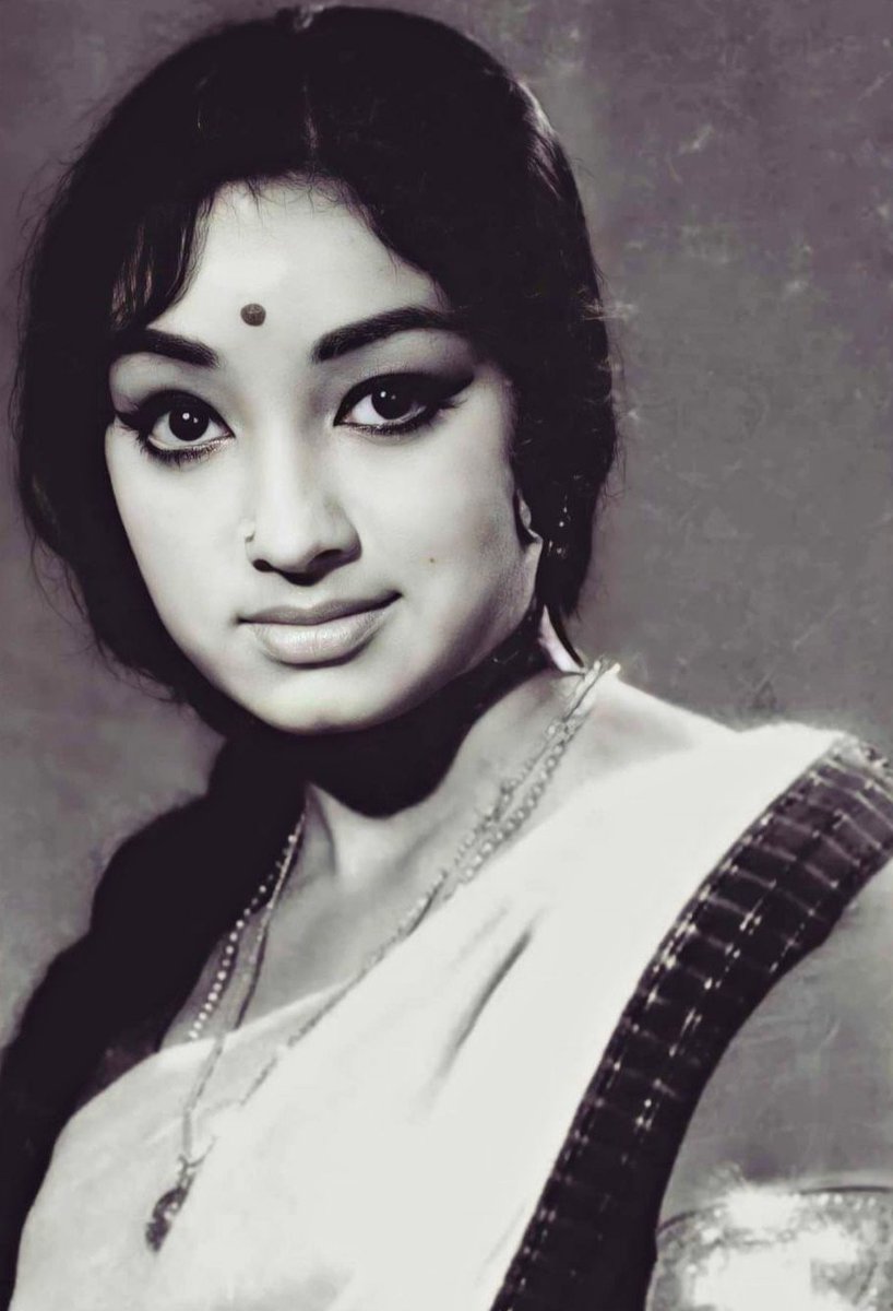 ಚಂದನದ ಗೊಂಬೆ- ಲಕ್ಷ್ಮೀ ಅಮ್ಮ❤
#julielakshmi
#rarephoto #actresslakshmi #chandanadagombe #legendaryactress #southindianactress #drrajkumar #PuneethRajkumar #evergreenactress