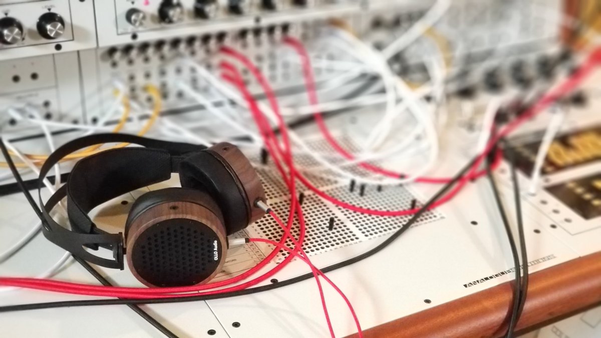 ASUKLTD's tweet photo. Woody. ๐ง๐๏ธ๐๏ธ๐
.
.
#analoguesolutions #colossus #colossussynth #studiolife #studiogear #gearlust
#analoguesynth #analogsynth #modularsynth #eurorack #vintagesynth #synths #vintagesynths #muterecords #studiosynth #bigsynth #synthjam #dawless #olloaudio #modularsynthesizer https://t.co/CmFoL4Xjaj