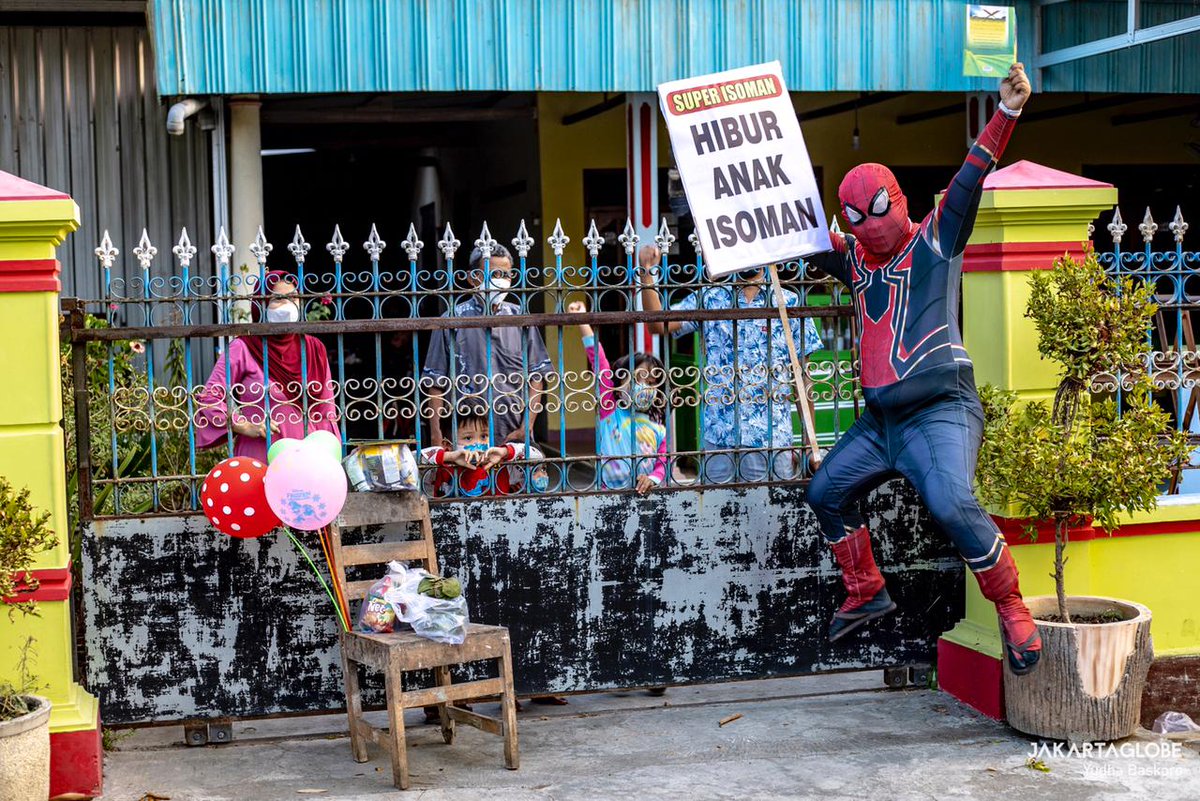 haitemanbaik's tweet photo. Pernah membayangkan ga, gimana perasaan sepinya anak-anak yang harus terpisah dari orangtuanya yang harus ISOMAN?

Kita ga kekurangan Pahlawan Kebaikan karena ada Pak Agus Widanarko sang “SUPER ISOMAN” yang hadir buat anak-anak ini.

Jadi gini ceritanya... https://t.co/rETTFdWT2z