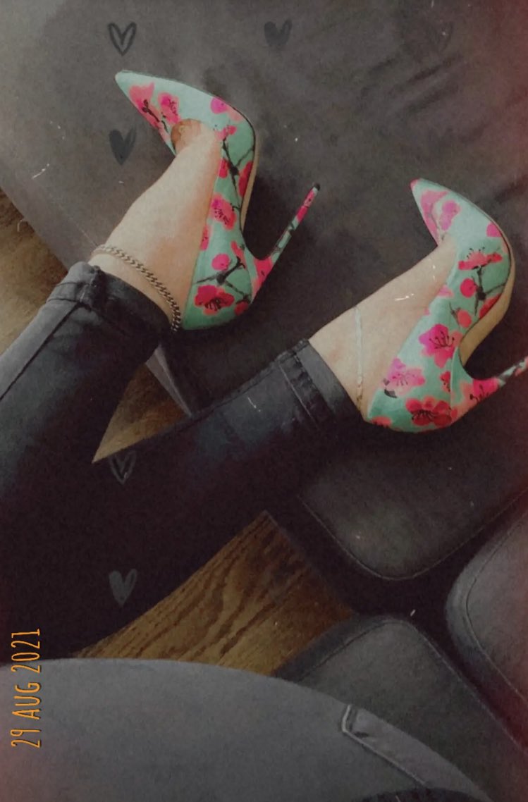 كلكم اركعو تحت رجلي يا حيوانات و انبحو الي بعمل رتويت رح تف عليه 💦😂#كلب #عمه #مسترس #معصيتي__رIحتي