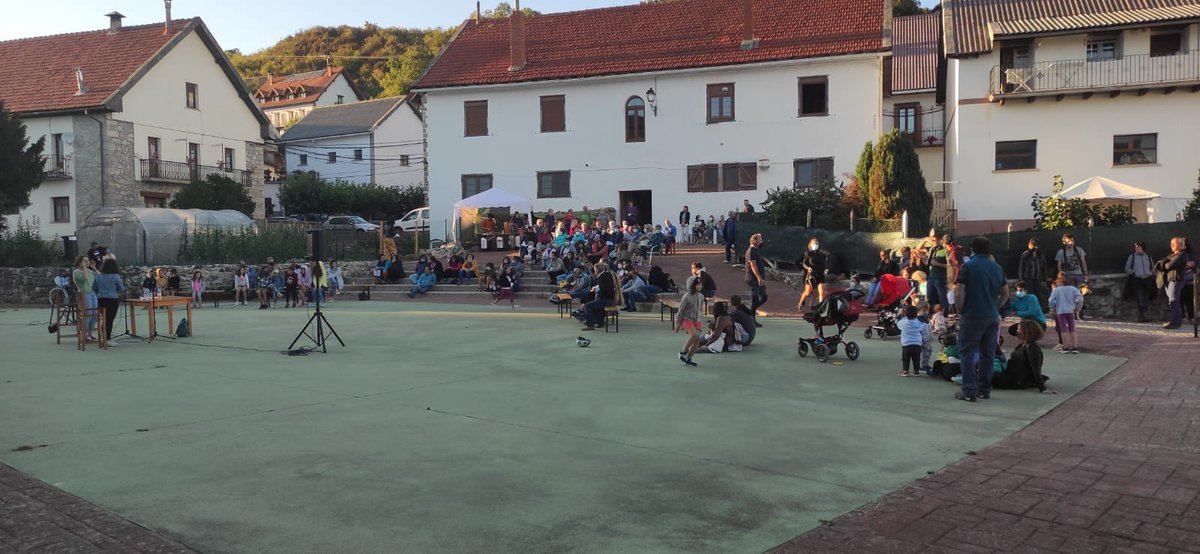 Giro polita izan genuen abaurregainan larunbatean Xendarineko ahizpekin!!!! / El sábado estuvimos muy a gusto en Abaurregaina con Xendarineko ahizpak!!!