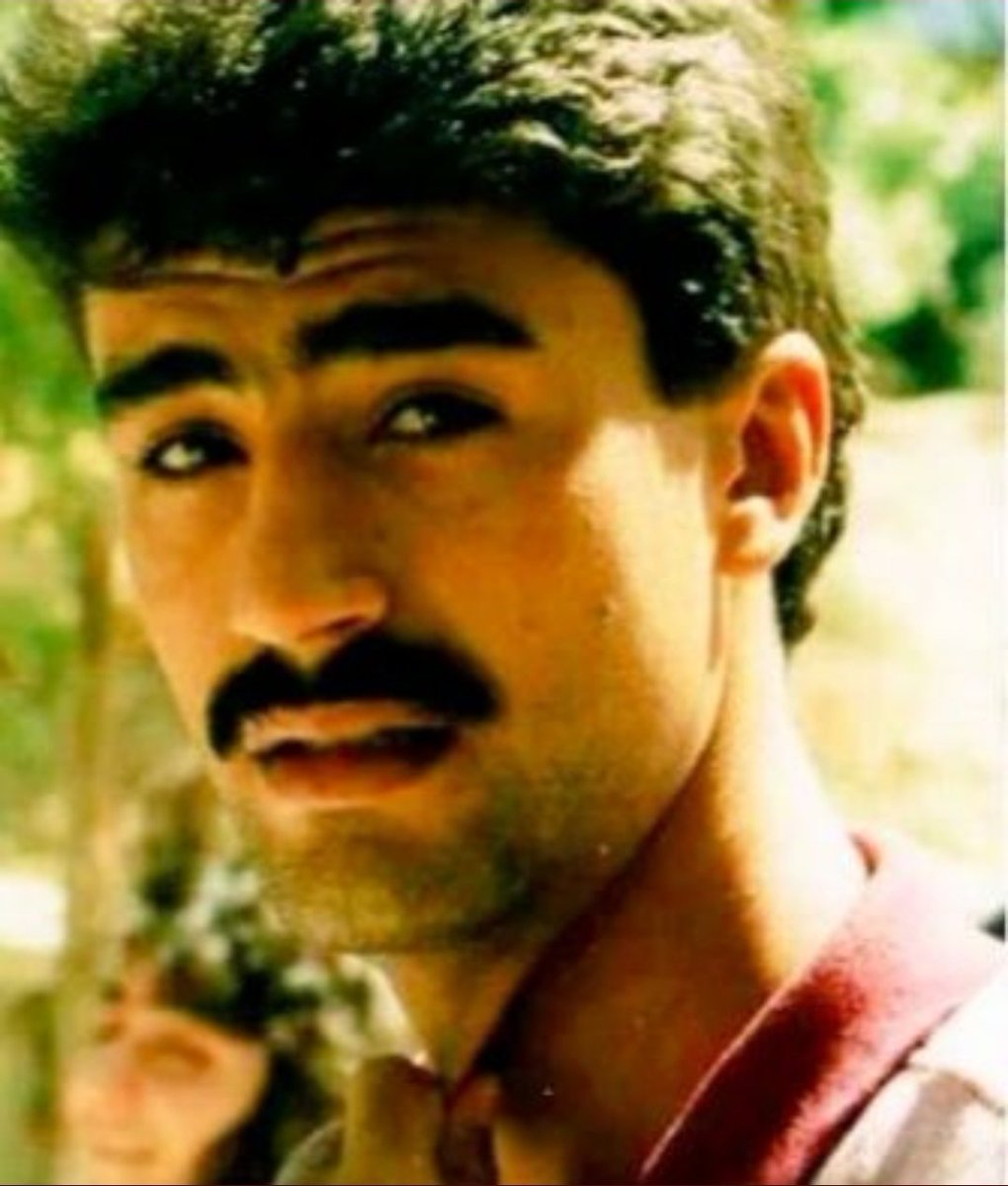 "Herkes bana yaşatılan adaletsizliği hiç olmazsa bir yakınına anlatmalı. Ortada tutarlı bir kötülük var." 1994 yılında tutuklanan şair İlhan Çomak, somut tek delile dayanmadan 27 yıldır cezaevinde. 

#İlhanÇomakaÖzgürlük