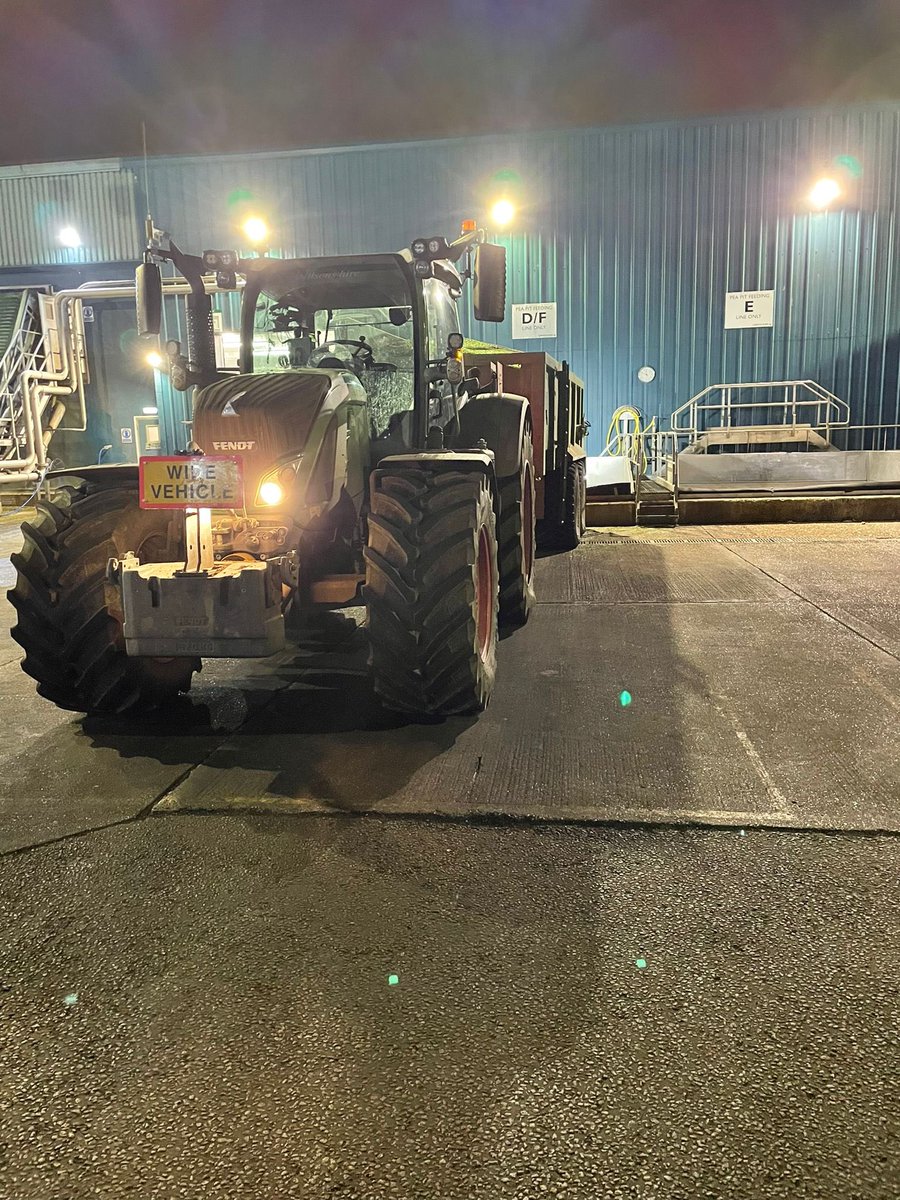 peamanruss's tweet photo. #peaharvest21 over and out! A massive thankyou to everyone who has been involved, it’s not been easy but we got there. Thankyou to all the harvest crew, to include @DGHARVESTERS @CJCLeeLtd our haulier &amp; @ploegermachines aka PMC. We have done 1254hrs, covered 3200ha in 69days 💥 https://t.co/CXPm1ZFyDH