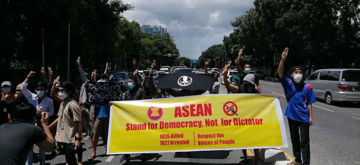 HeinDec's tweet photo. ASEAN, which is trying to stand with the #SAC, must not be ignored by the suffering of the Burmese people.  Youth from #Yangon shouted "FUCK YOU ASEAN" to listen to the people at today’s strike.
 #fuckyouASEAN
 #WhatsHappeningInMyanmar https://t.co/NMy227Gi1g