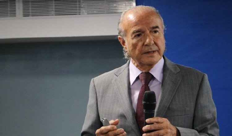 Cuestionan a González De La Lastra por desconocer derecho de los nacionales - bit.ly/3BnFKhP