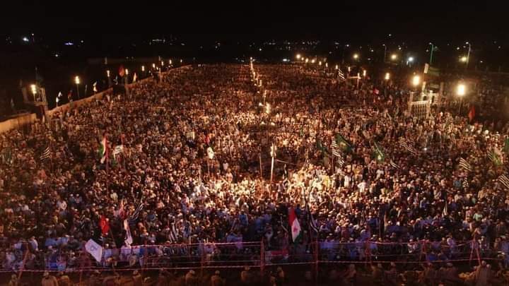 ماشاءالله شہباز شریف صاحب اتنے لوگ جمع  ہوئے اپ کے لئے پیٹھ میں چھرا گھونپنے والوں کے شہر میں  اسکے بعد بھی #خاموشی_جرم_ہے