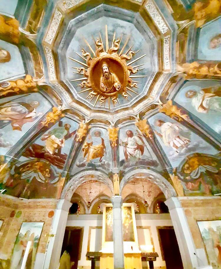 #SantaMariaallaFontana sorge su un’antica fonte ritenuta miracolosa. Nel 1506, Charles II d’Amboise, governatore di Milano sotto il dominio francese, ordinò la costruzione del santuario dopo aver ricevuto una guarigione miracolosa...
---
bit.ly/3DaWhHI
📷: @dcucci65