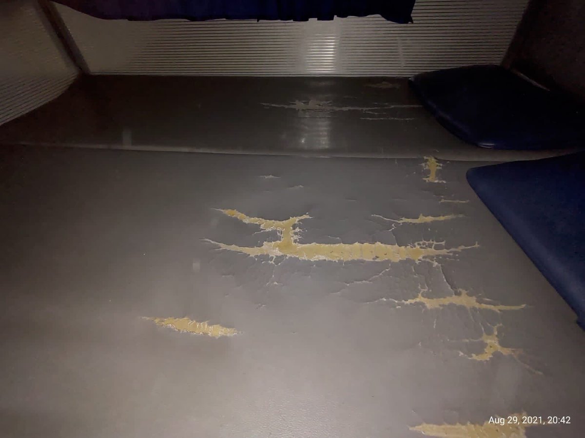 This is the state of affairs of Bus No.KA31F1514 travelling from Honnavar to Bengaluru <a href="/CMofKarnataka/">CM of Karnataka</a> <a href="/sriramulubjp/">B Sriramulu</a> <a href="/KSRTC_Journeys/">KSRTC</a>