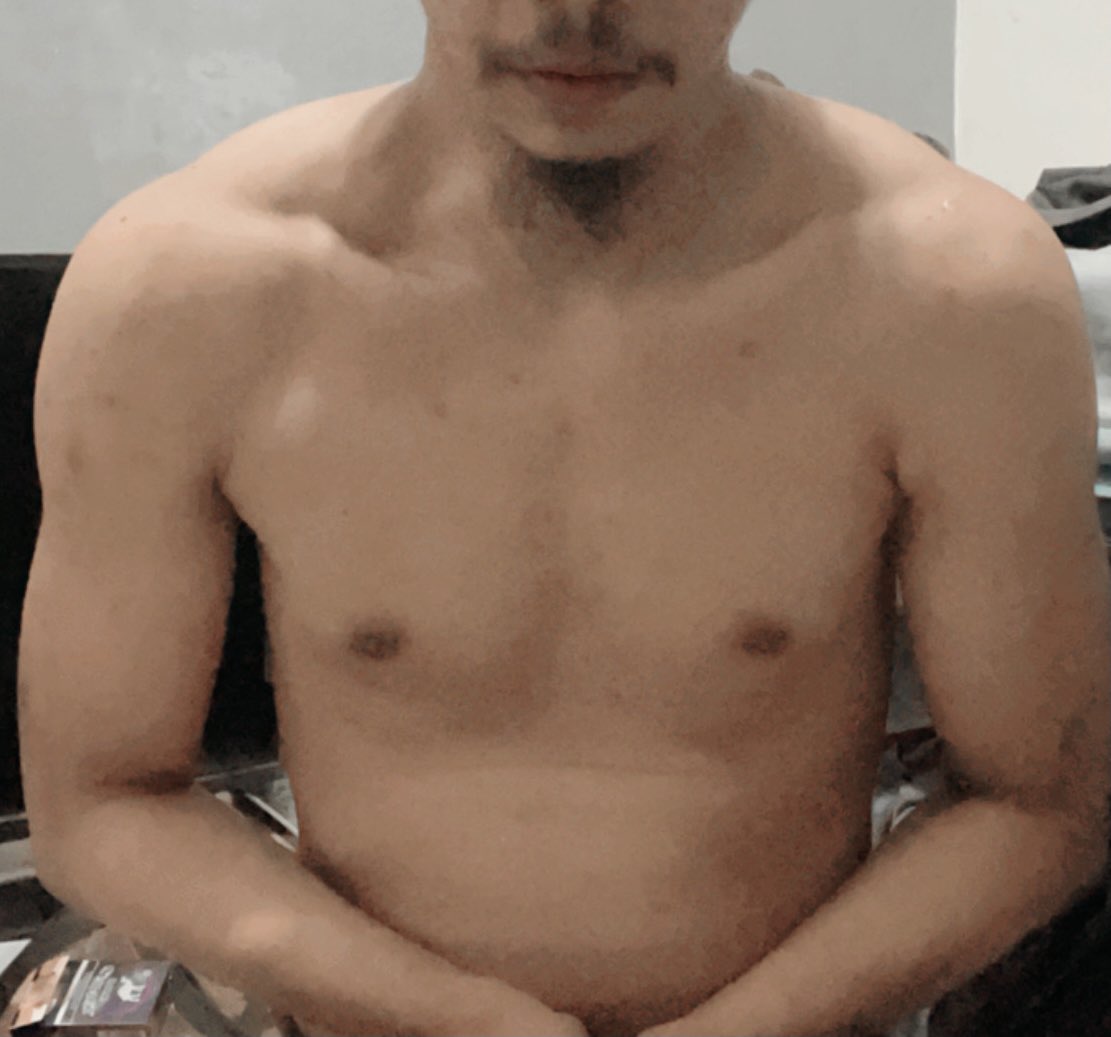 el_avraham's tweet photo. Day 32 Body Transformation.
[Evomass + Crevolene + Alpukat = HULK]
Wkwk...

#3MonthChallenge
#Bulking 
@EvoleneID 

From this.                                   To this. https://t.co/ReaaHJiN7k
