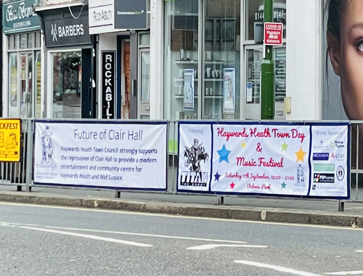 cloudmps's tweet photo. Always a joy to see our banners out in the wild! #HaywardsHeathTownDay
#SaveClairHall  #HaywardHeathTownCouncil https://t.co/mFwDsLdrdB